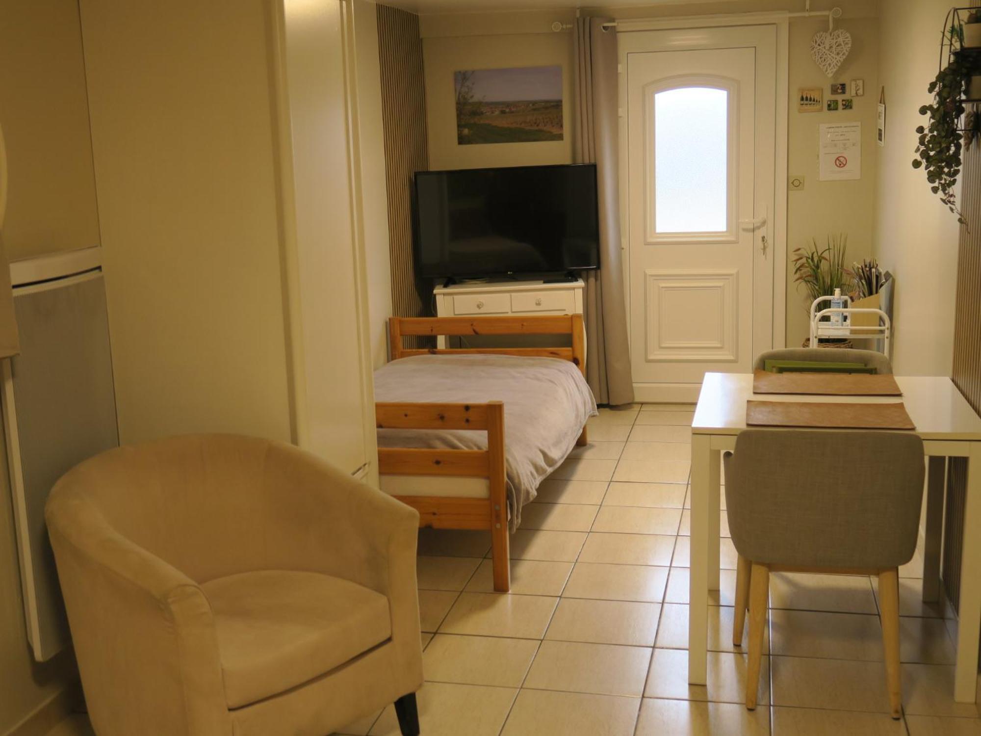 Les Collinades De Chalons Hotel Bagian luar foto