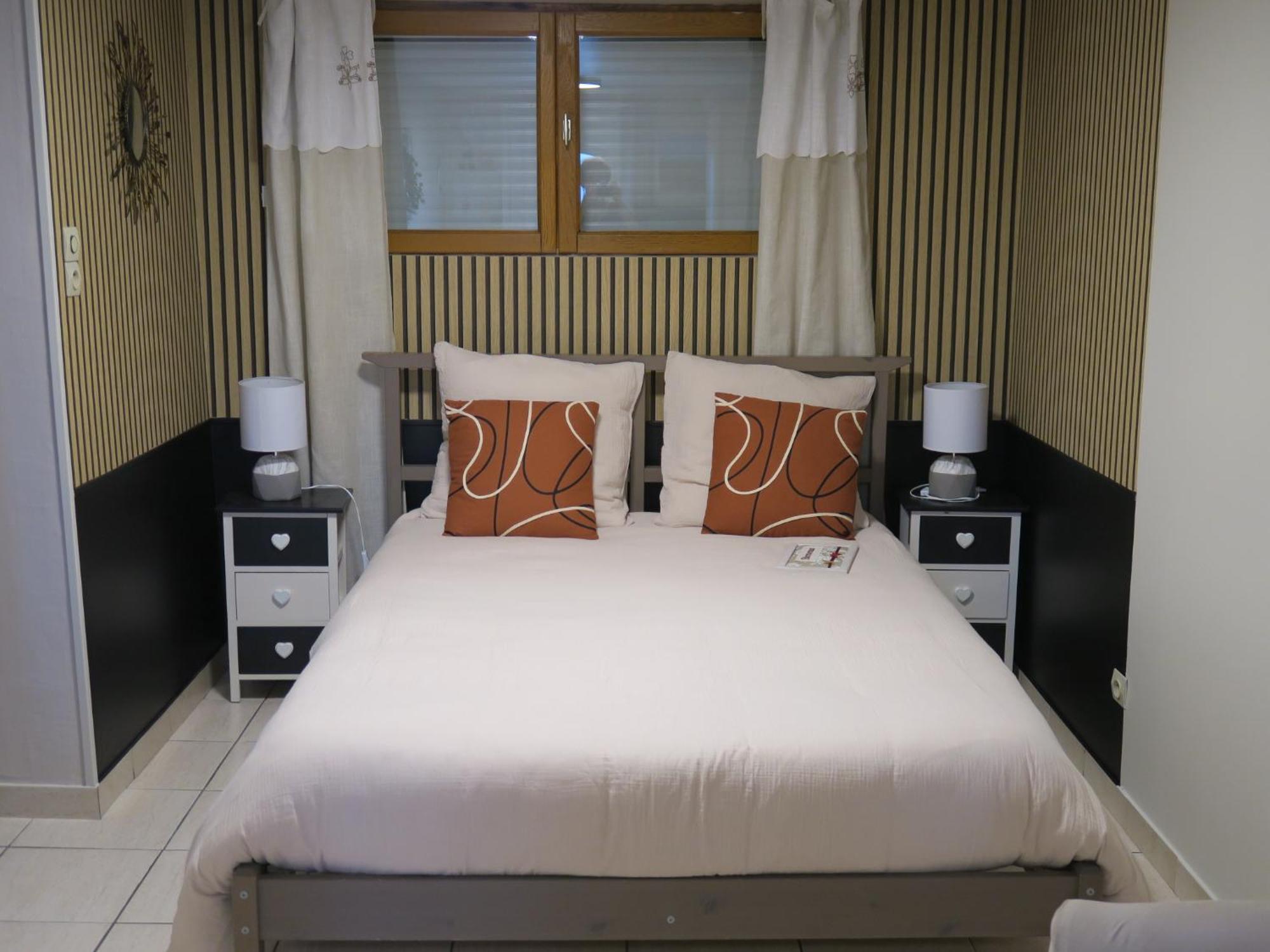 Les Collinades De Chalons Hotel Bagian luar foto